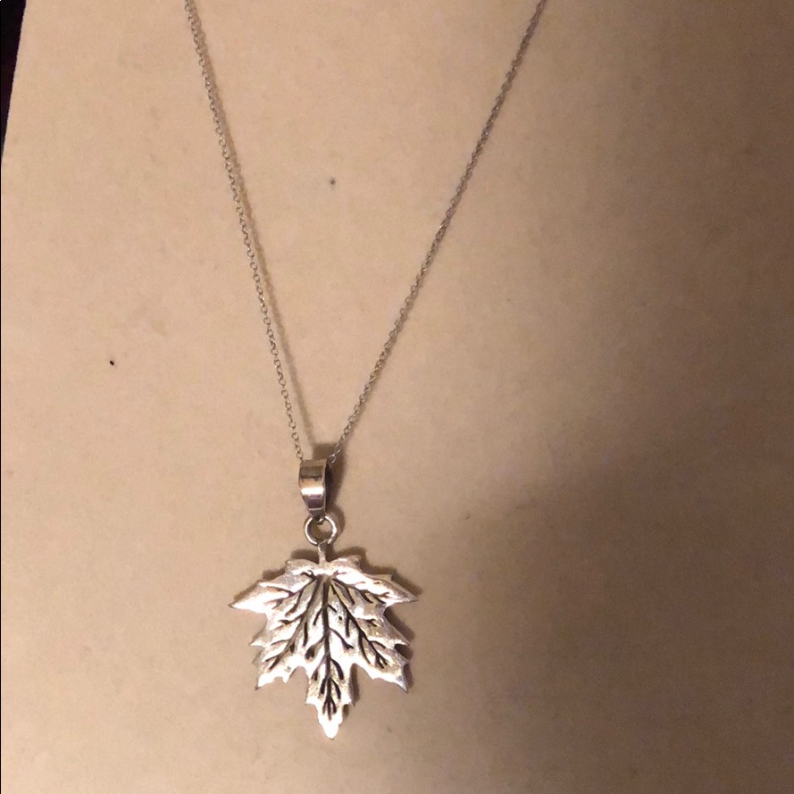 Sterling 9.25sts Platinum Leaf Necklace 20”Chain